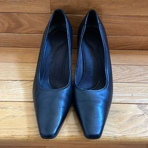 Liz Baker Black Pump Cushioned Footbed Size 8M